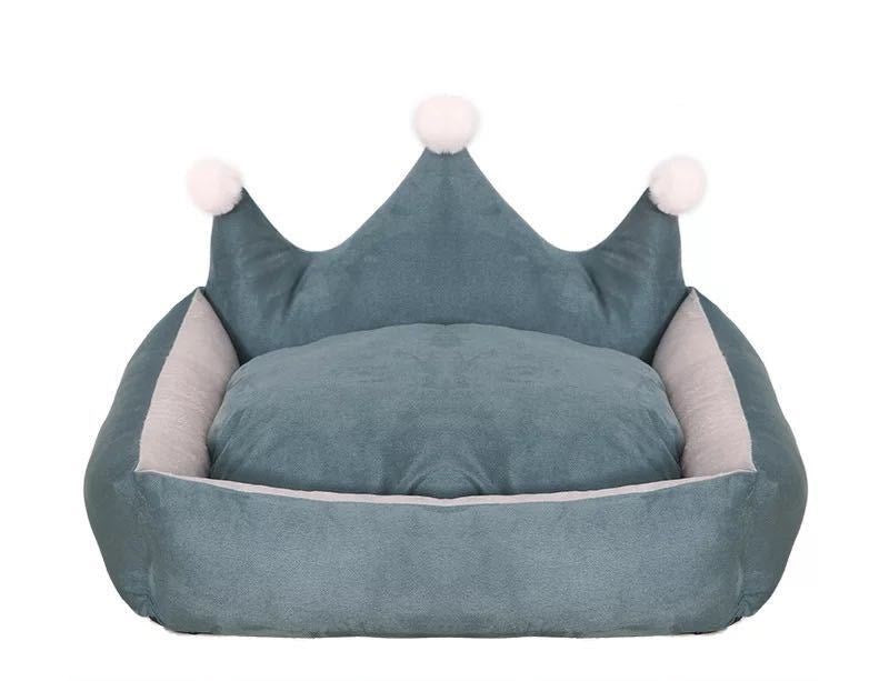 Scratch resistant crown dog bed